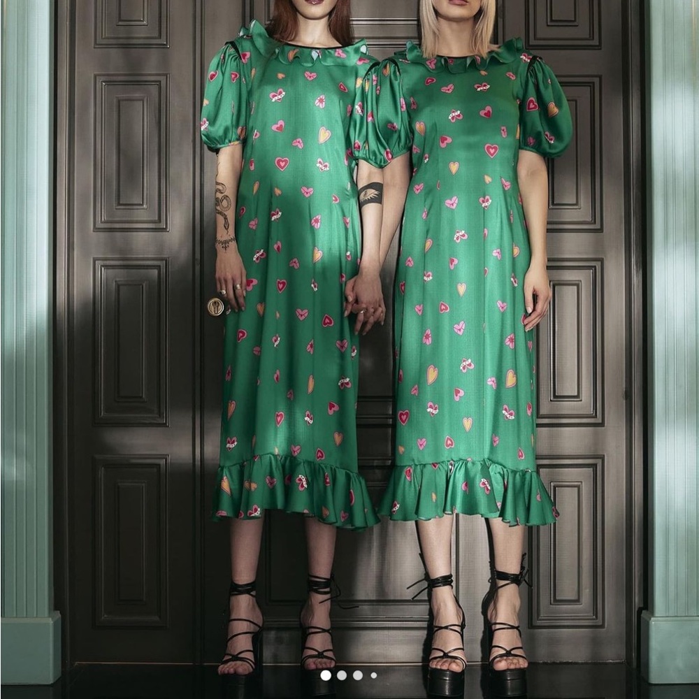 I <3 Parlor green midi pattern shift dress with puff sleeves and ruffles